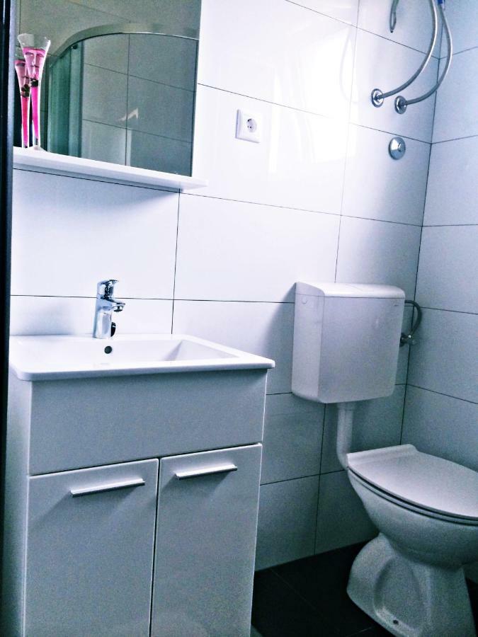 Ika Apartments บาร์บินเย ภายนอก รูปภาพ