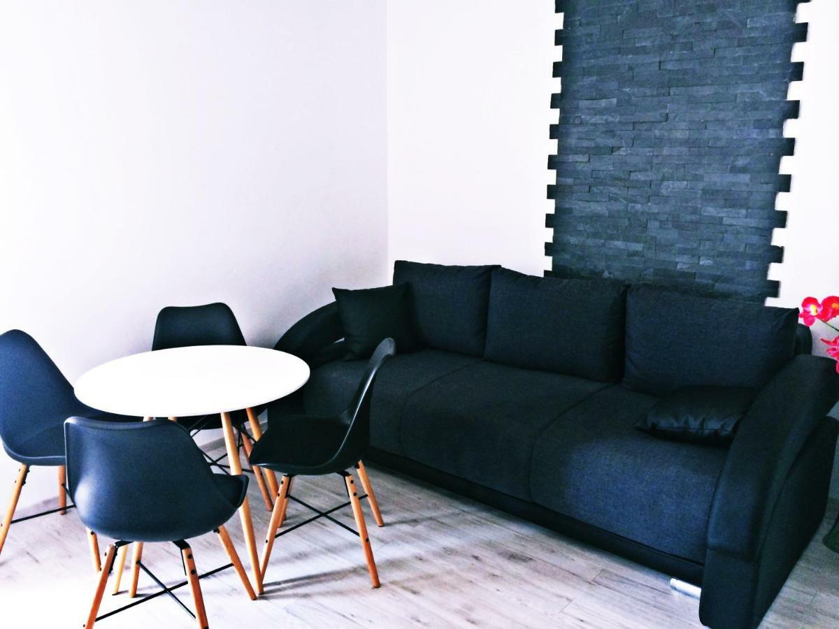 Ika Apartments บาร์บินเย ภายนอก รูปภาพ